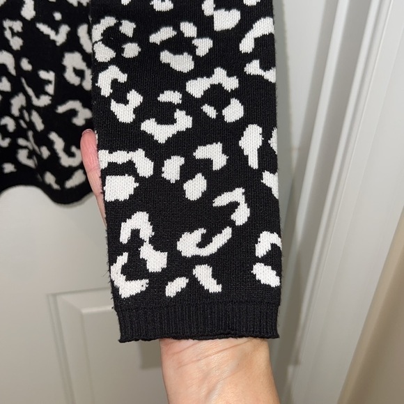 Chico’s Animal Print Sweater Crewneck Small (Chico’s 0) Black White - Picture 4 of 10